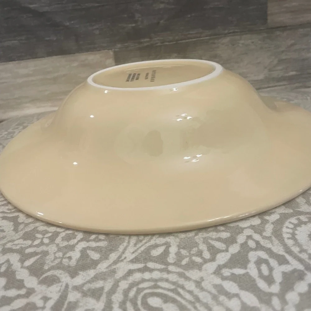Pottery Barn Sausalito Rimmed Soup Bowl Cream Yellow Stoneware Pasta Bowl